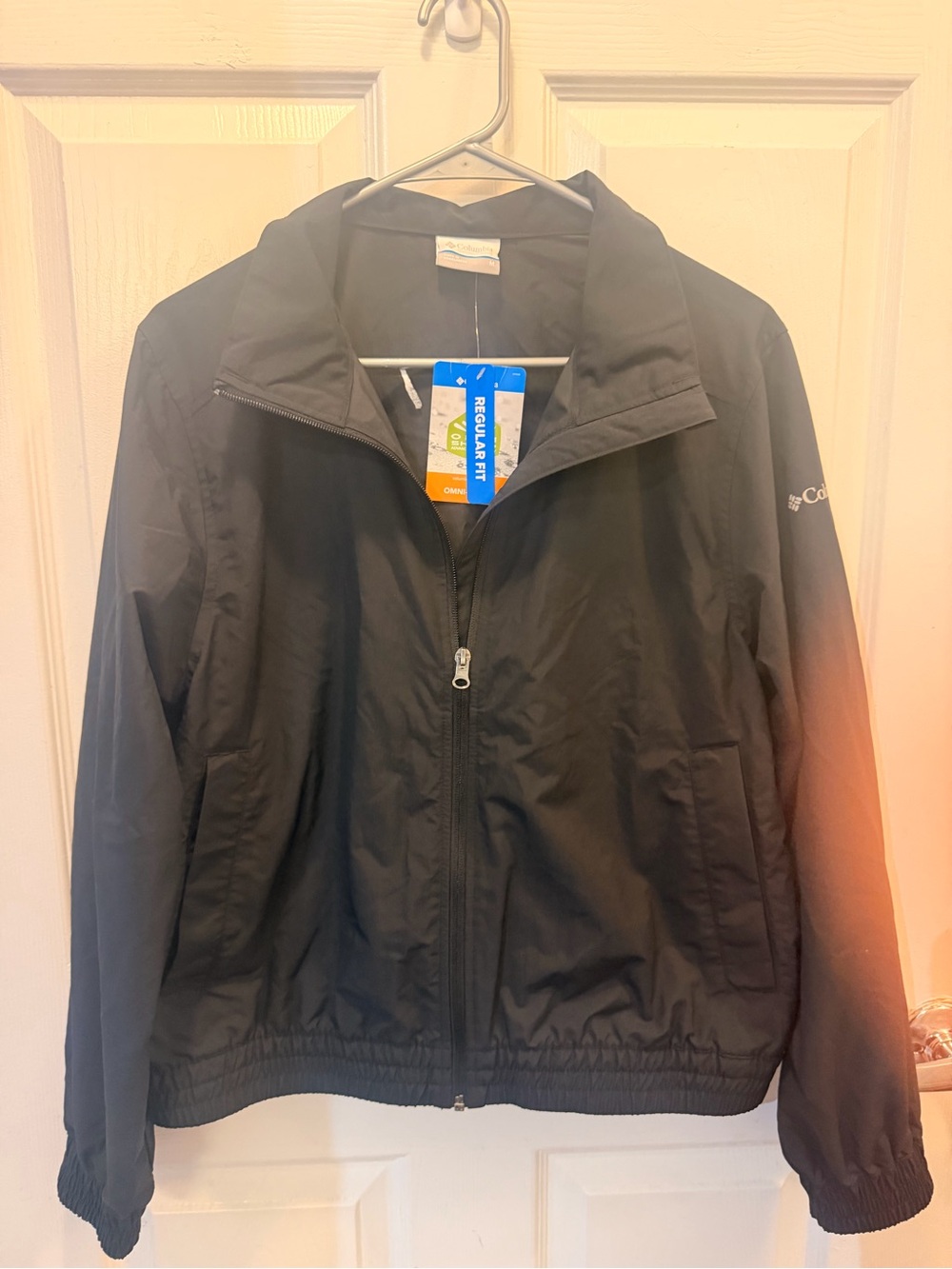 Columbia woman’s Black Lightweight Zip-Up Jacket